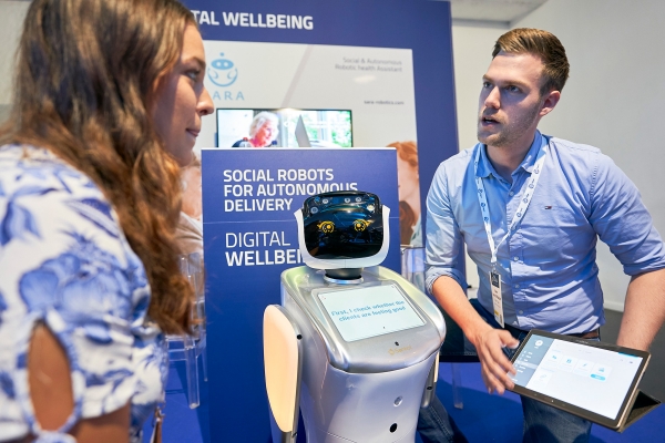EIT Digital Conference 2019에서 선보인 SARA 로봇
