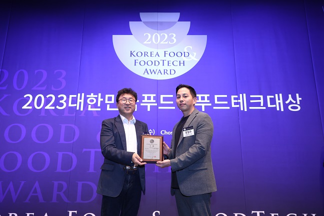 심플플래닛 정일두 대표이사가 ‘2023 대한민국푸드앤푸드테크대상’에서 푸드테크 기술 부문 대상을 수상했다(사진=심플플래닛)